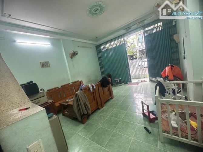 Bán nhà 3 tầng đường 5m5 Lưu Nhân Chú. Dt 70m2 ngang 5m nhà kiên cố ở tốt