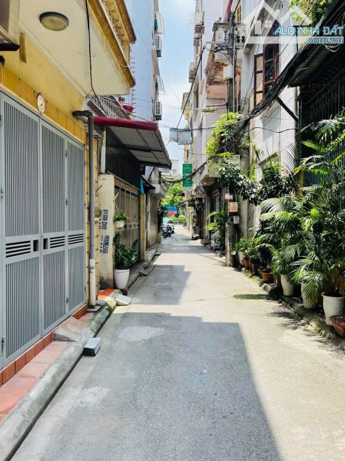 Bán nhà Liễu Giai, 1p ra phố, ngõ ô tô 20m, thang máy, nội thất đẹp, 46m2*7T, giá 8.4 tỷ