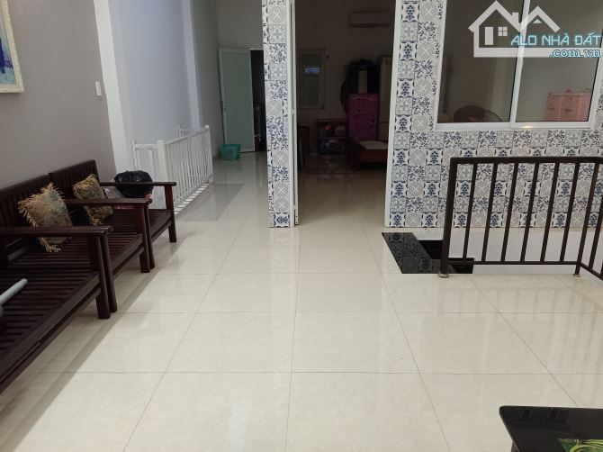 Bán nhà 2 tầng Dt đất 100m2 đường Trung Lương 2 view công viên, gần chợ Hòa Xuân