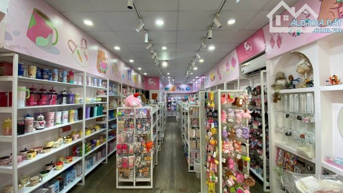 Nhà riêng biệt 2 tầng, MT 3m, trung tâm Phạm Ngọc Thạch, giá tốt