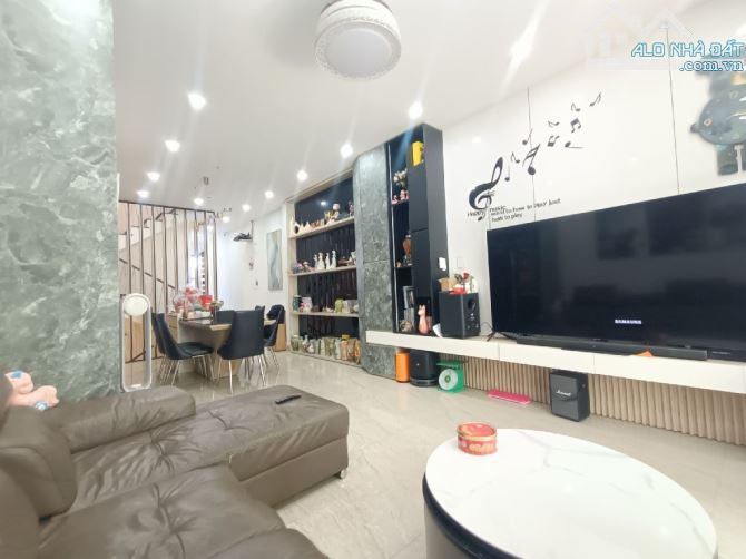 🎉🎉CHỦ ĐÃ CHUYỂN ĐỔI SỬA LẠI HIỆN NHÀ CÓ 4 PHÒNG CĂN HỘ ( Dòng tiền 20 triệu tháng 4 phòn