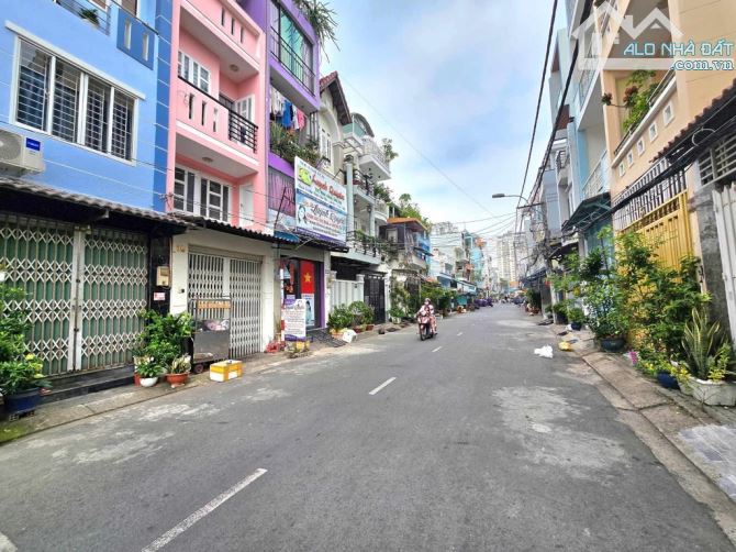 NHÀ 3TẦNG MẶT TIỀN ĐƯỜNG SỐ – KHU PHÂN LÔ ĐỒNG BỘ – CÁCH CHỢ 50M – TRUNG TÂM QUẬN 7