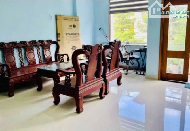 Nhà 50m2, Mặt tiền 4,8m, 2.5 Tầng ô tô tránh ngõ Đoàn Nguyên Tuấn, Trần Hưng Đạo