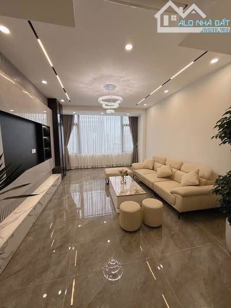 NHÀ ĐẸP LẠC LONG QUÂN – NGÕ THÔNG, GẦN Ô TÔ – FULL 55M2 – 18 tỷ
