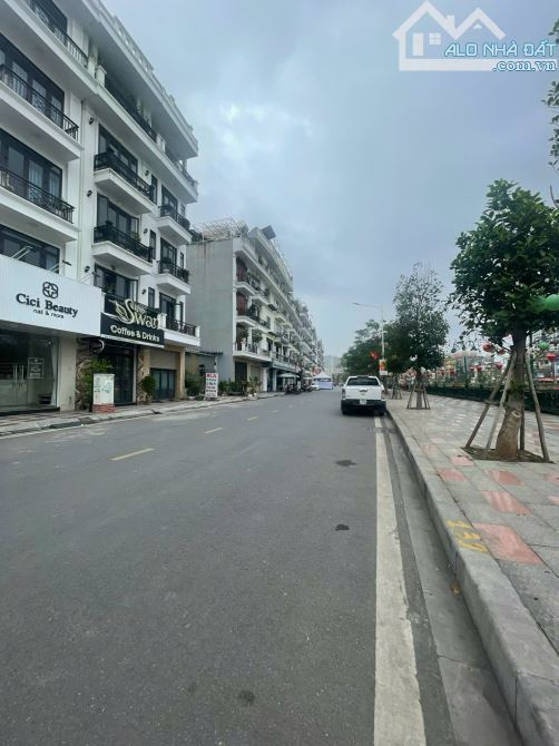 Bán lô đất mặt đường Thế Lữ , Hồng Bàng . Dt 168m , mặt tiền 8m giá bán 190 triệu/m