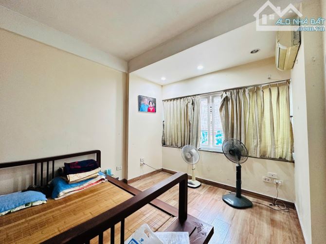 Bán nhà Pháo Đài Láng, 70mx5 tầng, ô tô tránh nhau, giao thông thuận tiện, tiện ích ngtrời