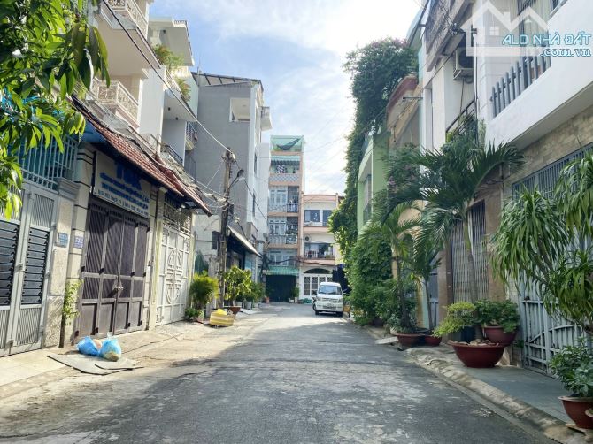 Bán nhà HXH 8m 37/18 đường C18, Tân Bình, DT: 4x20m, 4 tầng, giá 13,9 tỷ TL