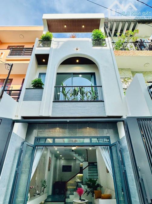 Chính chủ bán nhà 44m2 xây 3 tầng Lạc Long Quân,Tân Bình giá 2tỷ880.Gần chợ Tân Bình.