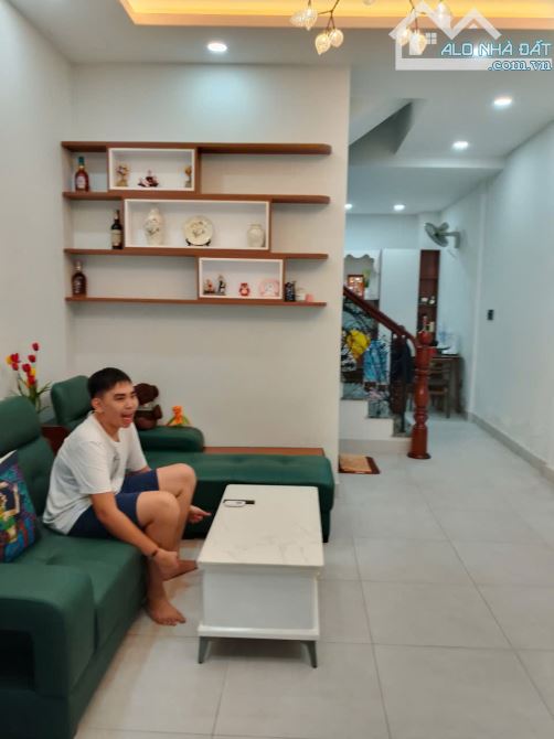 bán nhà Q3 hẻm to đùng , 61m2 . 4 tầng mới tinh giá 14,5 tỷ tl