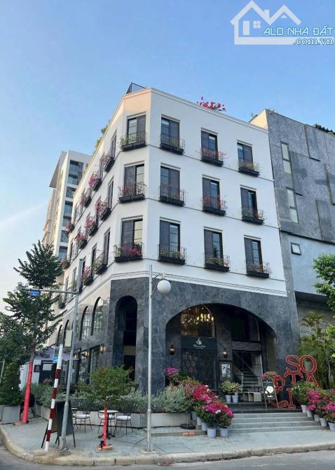 HOT NHẤT!! Bán MT ngay Quốc Hương-DT:8 x 24m-Xây dựng:1 hầm 4 tầng-TN : 200tr - Giá 42 tỷ