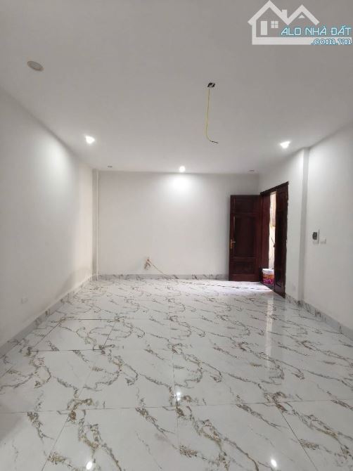 Thạch bàn - ô tô đỗ cổng, 15m ra ô tô tránh, 1km đến Aoen, giao giữa cổ linh với QL5