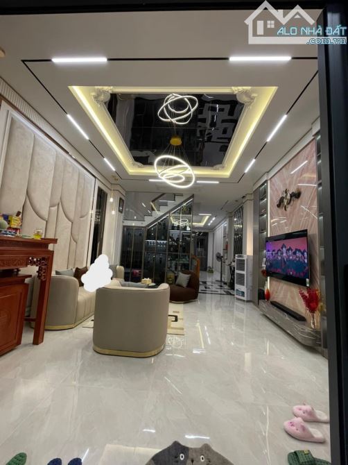 XE HƠI VÀO NHÀ! Bán Nhà 5 Tầng Thang Máy Lê Văn Sỹ, 75m2, 19 Tỷ TL