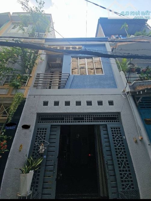 🏡Bán nhà Lạc Long Quân - 26m2 - 2 Tầng , nhà cứng cáp - Ngang 4m - Hẻm 4m ,An ninh 🏡