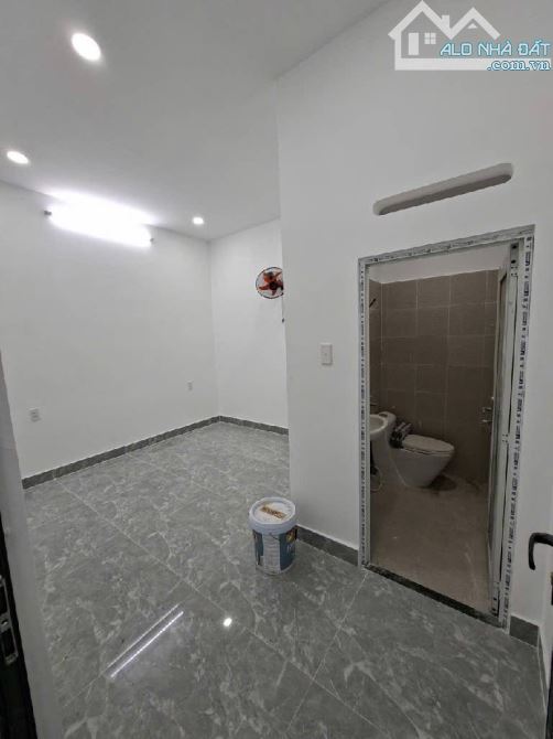 SÁT KHA VẠN CÂN, LINH TÂY, GẦN ĐH CẢNH SÁT, NGANG KHỦNG 9x24, 8 PHÒNG, 9 TỶ