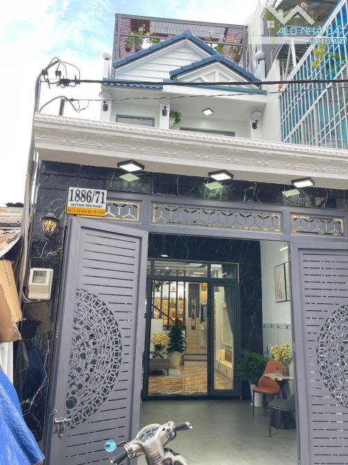 Nhà đẹp long lanh 3 lầu DT: 4.02 * 15.5 giá nhỉnh 6 toi