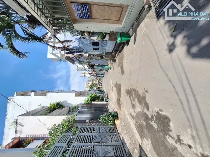 [Q7] Hàng hiếm đất trống dtcn 140m2 (5x28) full thổ cư chỉ 50m ra HTP nhỉnh 6 tỷ