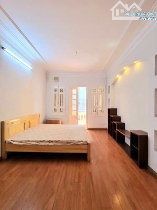 THỊNH HÀO – PHỐ TÔN ĐỨC THẮNG – 108 M2 – 4 TẦNG – MẶT TIỀN 4.2 M – GIÁ 18.3 TỶ.