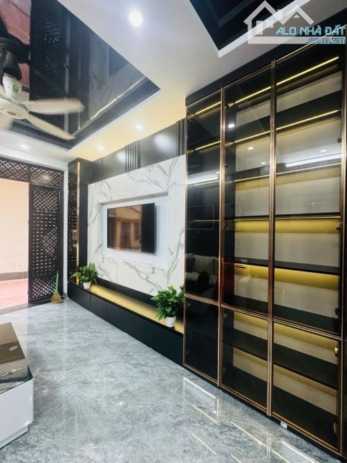 Bán nhà định công thượng ô tô quay đầu trước nhà 8.1 tỷ