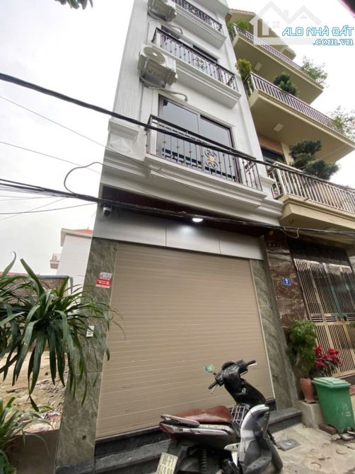 🚗 Nhà dân xây độc lập – 5 tầng – ô tô vào nhà – 5 ngủ