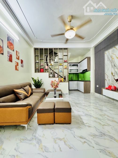 Bán nhà Thịnh Liệt. Ngõ thoáng - xe máy quay đầu. 80M ra Ô tô tránh. Giá hợp lý chủ mới.
