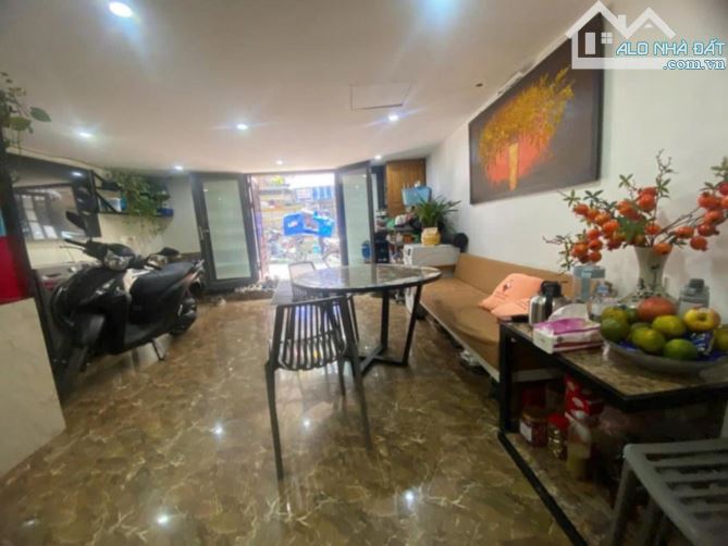 QUỲNH MAI🚗ÔTÔ ĐỖ CỬA –DTSD 100M -3PN - FULL NÔI THẤT- KINH DOANH NGÀY ĐÊM – VỈA HÈ RỘNG