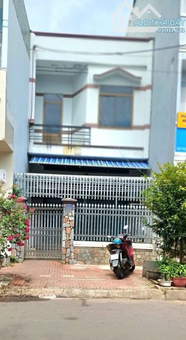 NHÀ 2 TẦNG 100m2 N:5m, MẶT TIỀN KD, ĐỐI DIỆN CHỢ GHỀNH RÁNG, QUI NHƠN.
