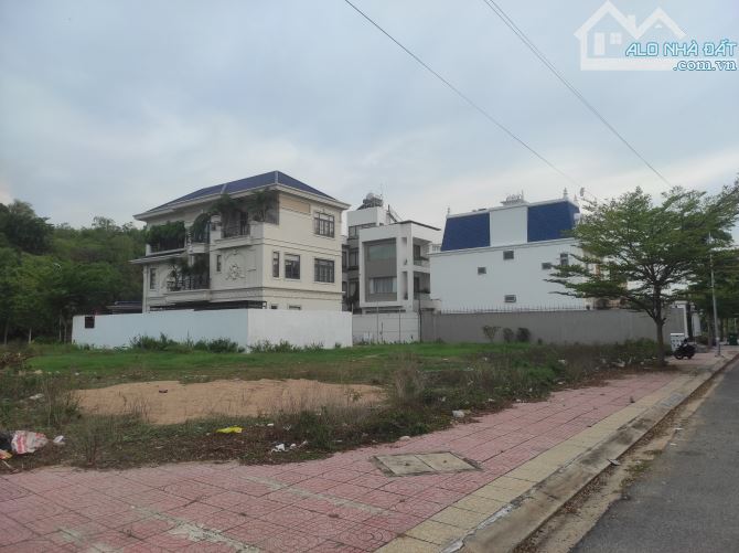 BÁN LÔ ĐẤT GẦN 250m2 ĐƯỢC PHÉP XÂY DỰNG GIÁ CHỈ 58tr/m2 GẦN ĐƯỜNG HÀN ĐIỀU P11 TP VŨNG TÀU