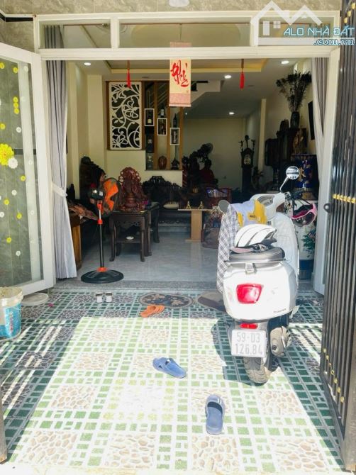 Nhà bán, 3 Tầng, DT: 50m2, Giá 5,45 Tỷ - Đ.Trường Lưu - P. Long Trường, Q9- Tp Thủ Đức