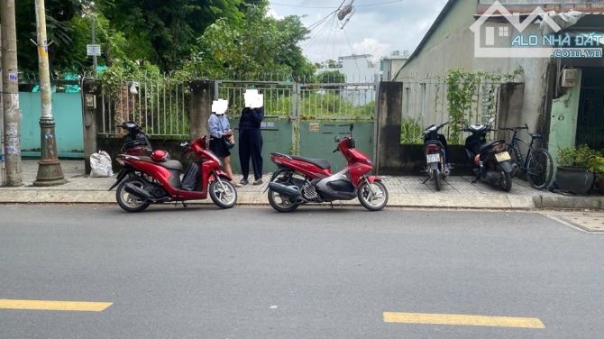 Lô đất MTKD ngay Nguyễn Duy Trinh, Q2, 888m2, ngang 10m, 75 tỷ