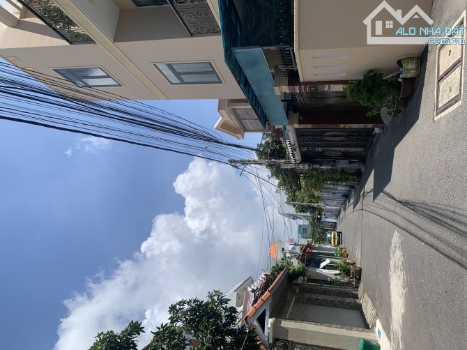 Nhà khu Hoàng Văn Thụ oto tránh nhau 8tỷ7