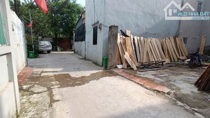 Bán 40m2 đất Đông Mỹ - Thanh Trì, ô tô tải vào đất, trước nhà thoáng vĩnh viễn, Chỉ hơn 2