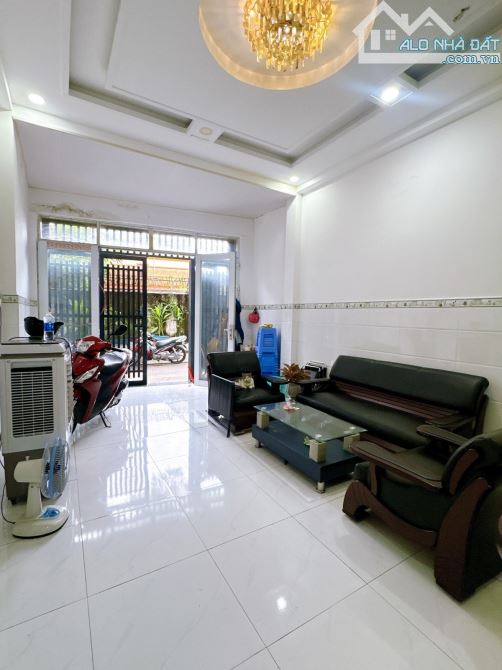 Đường vườn Lài, hẻm 6m thông, khu phân lô đồng bộ.  65m2(4*16).  Nha trệt,lầu, 3pn.  Hơn 6