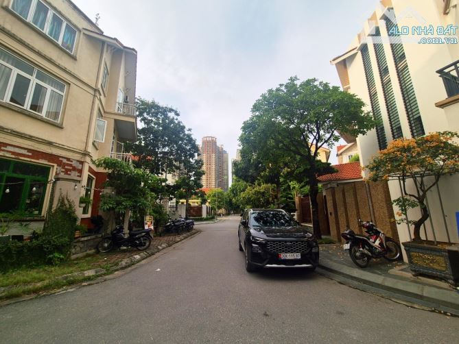 🏡 NHỈNH 12 TỶ – 65m² – 3 TẦNG – MẶT TIỀN SIÊU RỘNG – LÀNG VIỆT KIỀU CHÂU ÂU
