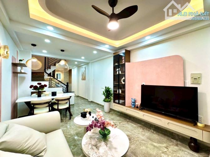 Bán Nhà Phú Nhuận, Nhà Đẹp 5 Tầng - Sát Khu Phan Xích Long - Full Nội Thất - Hơn 7 Tỷ xíu
