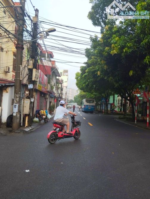 Bán nhà Phố Giang Biên, 90m2,  Mặt tiền 4.2m, ôtô tránh, 16.8 tỷ - Mặt phố GIANG BIÊN, ô t