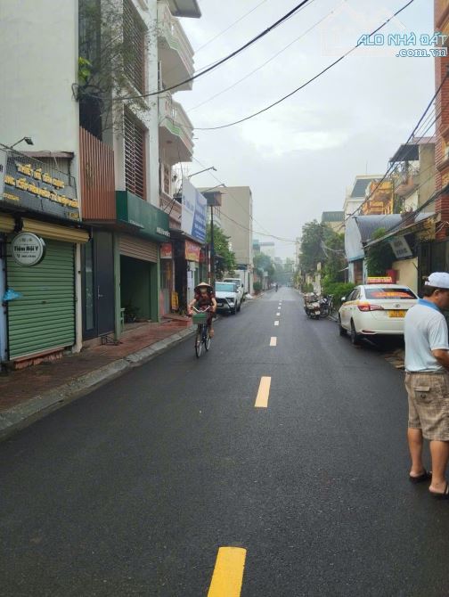 Bán nhà Phố Kẻ Tạnh -  Giang Biên, 91m2 - 4.2m,  ôtô tránh đỗ, giá chào 16.9 tỷ