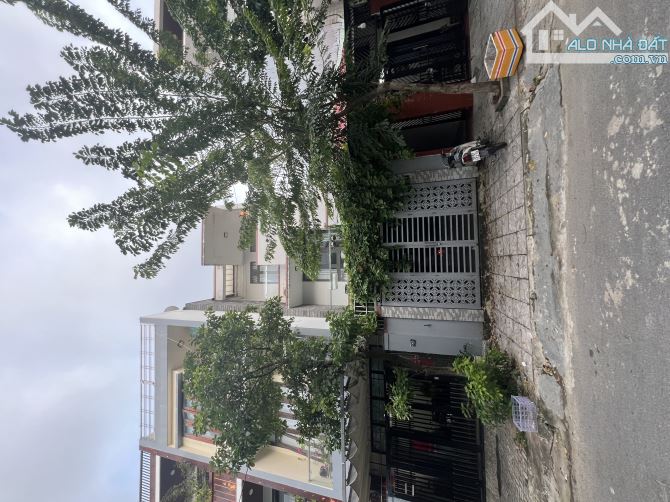 Bán gấp🔥Nhà 3 tầng xây kiên cố MT Sát Lý Thái Tông, Liên Chiểu, dt 90m2, ngang 5m