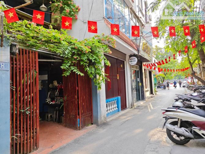 SIÊU PHẨM Ô TÔ ĐỖ CỬA BA ĐÌNH- DT 52M - NGÕ THÔNG