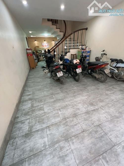 Bán nhà đẹp Xã Đàn mặt ngõ thông kinh doanh, 8 ngủ, 40m2, sổ đẹp 10 tỷ