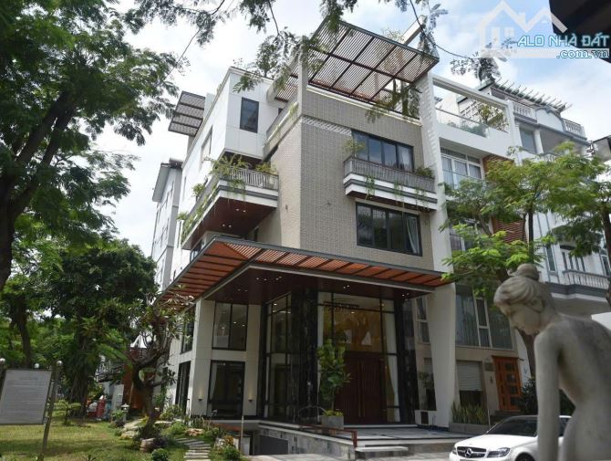 Siêu phẩm góc 2 MT đường XVNT, Bình Thạnh - 8 X 20 - 4 Tầng - HĐT: 90 triệu/th - 35 Tỷ