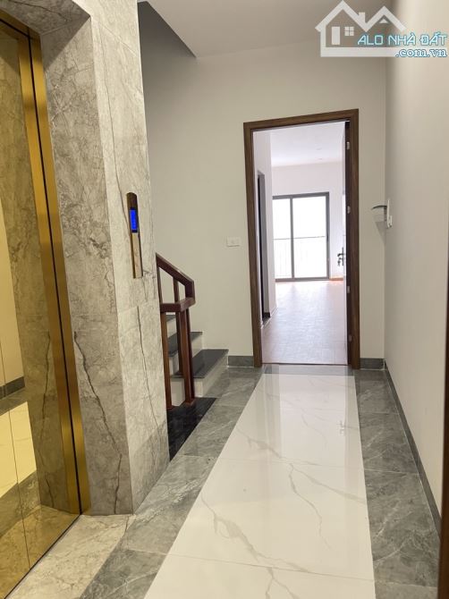 Nhà đẹp Phố Ngọc Thụy 75m2, 5 tầng, ô tô, thang máy, gần trường Việt Pháp