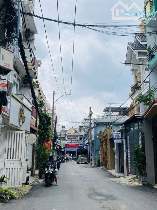 BÁN GẤP NHÀ Ô TÔ TRÁNH, PHAN VĂN HỚN Q12, 61M2- 4 TỶ