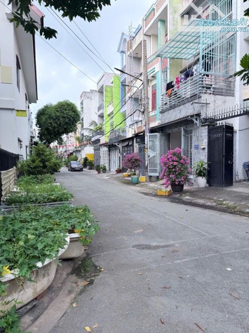 NHÀ 2 TẦNG, Ô TÔ TRÁNH, PHAN VĂN HỚN Q12, 62M2- 4,050TỶ