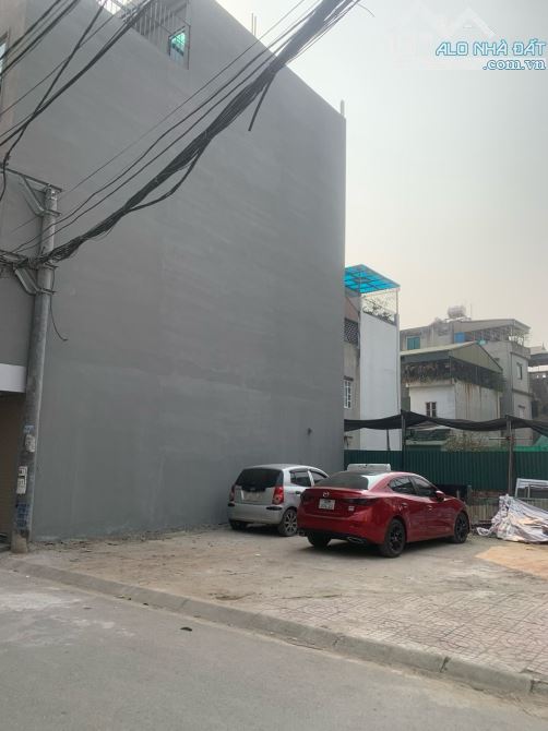 Trâu Quỳ - Hiếm - 6tỷ8 - KD - oto 7 chỗ vào, thoáng, sổ vuông - gần HVNN, công viên..