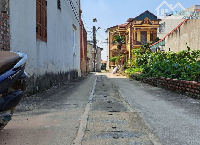 BÁN ĐẤT LÔ GÓC QUANG MINH- MÊ LINH – THÔNG Ô TÔ – CHỈ 3,35 TỶ