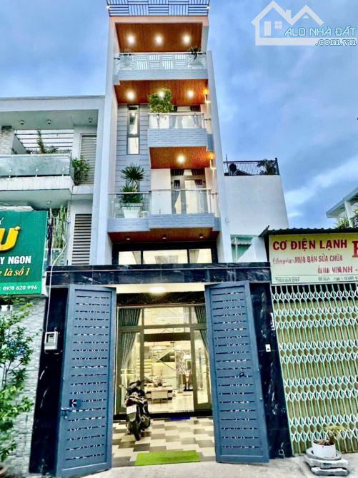 Bán nhà Gò Vấp - Đường 8M thông kinh doanh 1 trục Phan Huy Ích kế bên Emart chỉ 10.9 tỷ TL