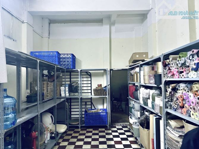 Bán nhà Quận 1, mặt tiền thụt Bùi Thị Xuân, xe hơi vào nhà, nhỉnh 28 tỷ (TL). 4.2m × 18.5m