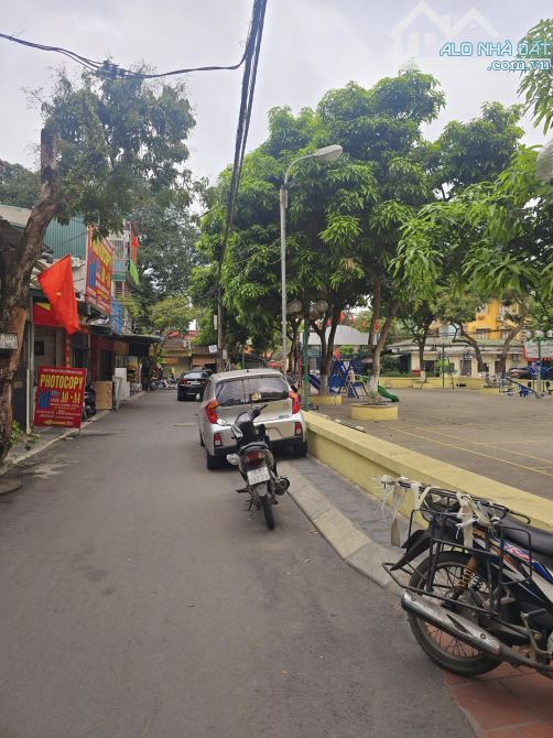 PHÂN LÔ NGHĨA TÂN CẦU GIẤY, LÔ GÓC 3 THOÁNG OTO TRÁNH CẠNH SÂN CHƠI, 60m MT 4.5m 20.8 Tỷ