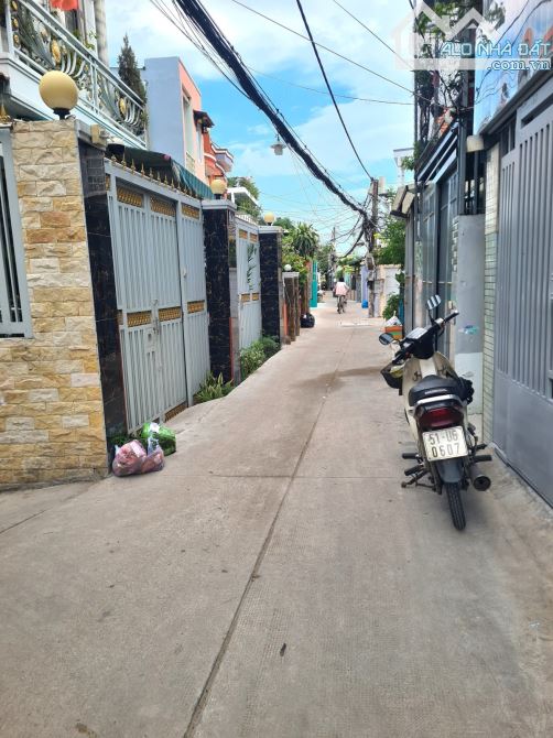 Quận 8-Lương Văn Can  nhà mới 3 tầng giá chỉ 4 tỷ hơn.