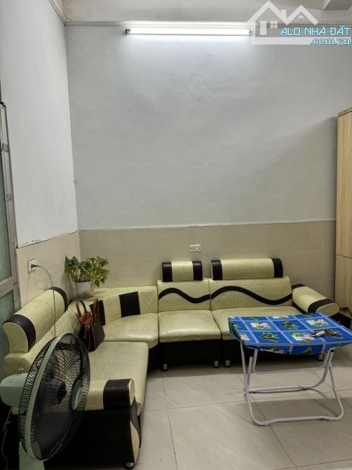 Cho thuê nahf nguyên căn ngõ 345 Khương Trung, Khương Đình, Thanh Xuân. DT 40m x 2 tầng,